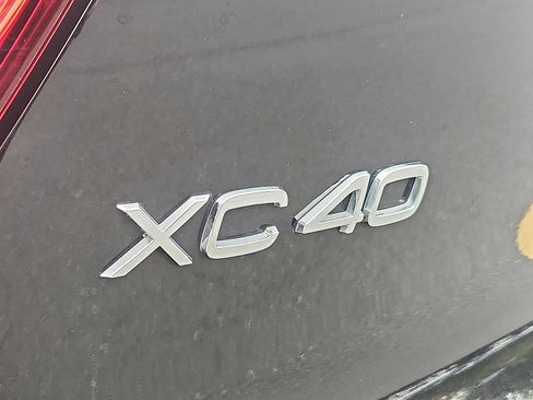 Certified 2022 Volvo XC40 T5 R-Design w/ Advanced Package AWD/4WD image 28