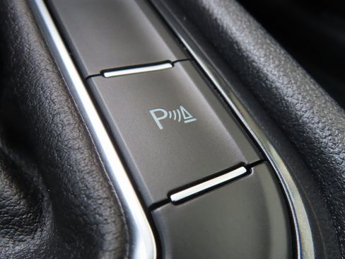 Used 2024 Volkswagen Tiguan SE R-Line image 14