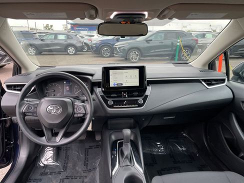 Used 2025 Toyota Corolla LE image 32