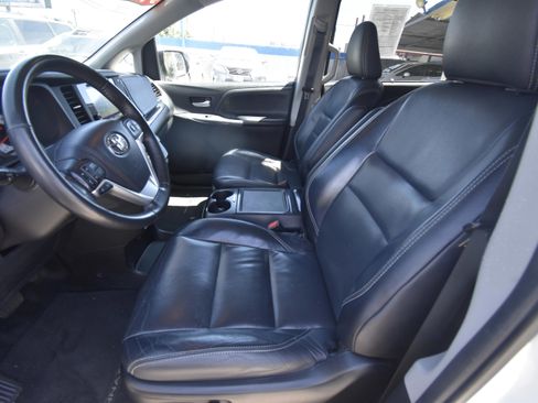 Used 2015 Toyota Sienna SE Premium FWD image 7