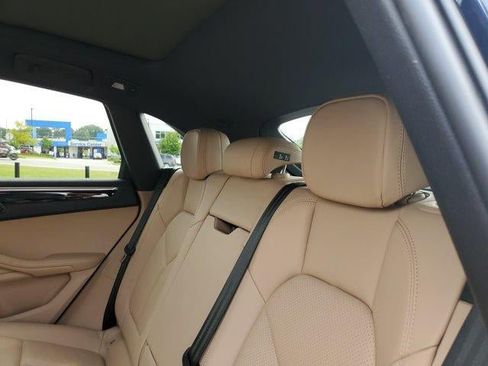 Used 2023 Porsche Macan AWD/4WD image 10