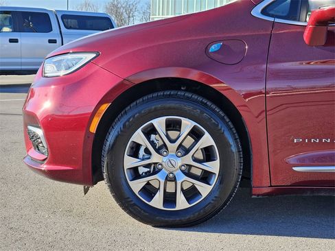 Used 2022 Chrysler Pacifica Pinnacle image 6