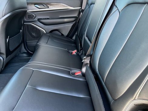 New 2026 Jeep Grand Cherokee Limited AWD/4WD image 24