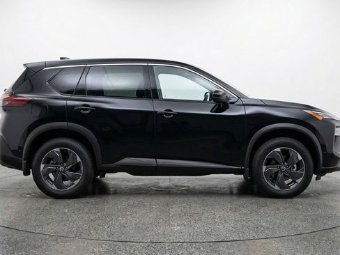 Used 2025 Nissan Rogue SV image 11