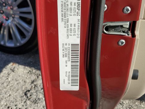 Used 2014 Chrysler 300 C image 31