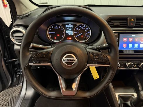 Used 2022 Nissan Versa S FWD image 19