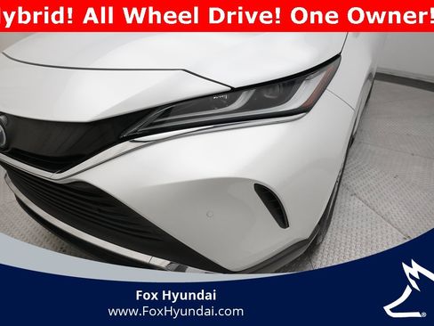 Used 2024 Toyota Venza XLE image 23