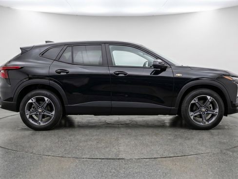 Used 2025 Chevrolet Blazer LT FWD image 11