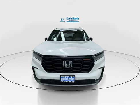 Certified 2025 Honda Pilot TrailSport image 5