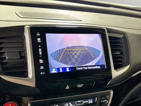 Certified 2017 Honda Pilot Touring image 18
