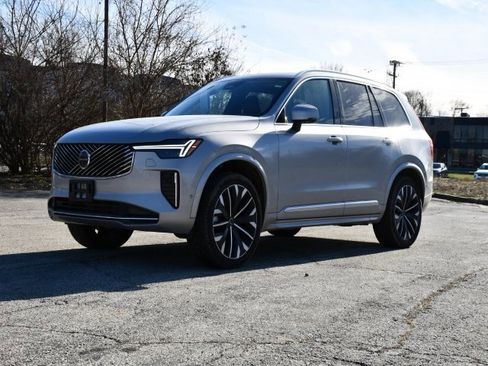 Certified 2025 Volvo XC90 B5 Plus image 3