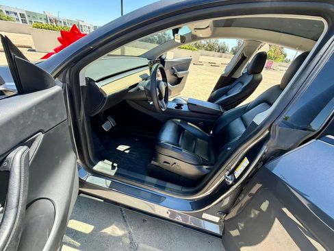 Used 2022 Tesla Model Y Performance AWD/4WD image 31