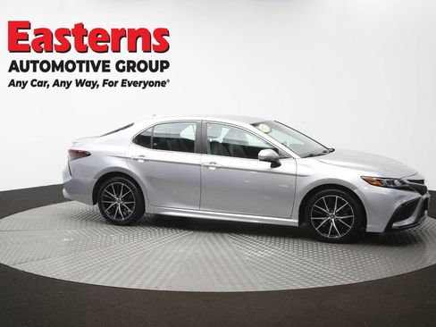 Used 2021 Toyota Camry SE w/ Carpet Mat Package (TMS) FWD image 46
