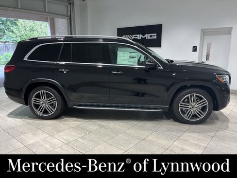 New 2026 Mercedes-Benz GLS 450 4MATIC image 3