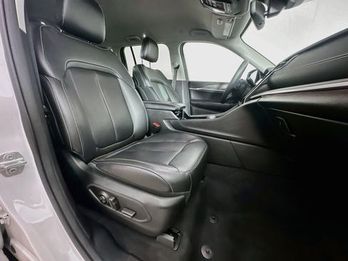 Used 2023 Jeep Grand Cherokee Limited w/ Black Appearance Package AWD/4WD image 31