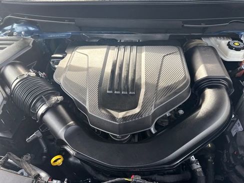 Used 2024 Chevrolet Traverse LT w/ Enhanced Driving Package image 45