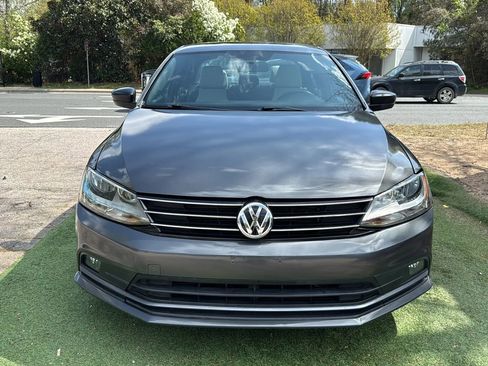 Used 2015 Volkswagen Jetta SE image 2