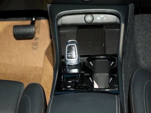 New 2026 Volvo XC40 B5 Ultra w/ Climate Package image 28