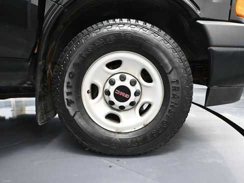 Used 2018 GMC Savana 2500 image 15