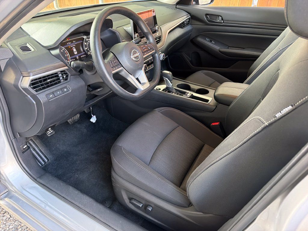 Used 2026 Nissan Altima 2.5 SV FWD image 2