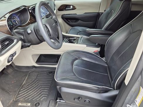 Used 2022 Chrysler Pacifica Limited FWD image 10