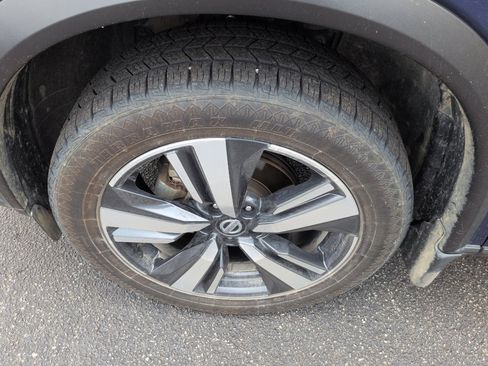 Used 2021 Nissan Rogue Platinum image 5