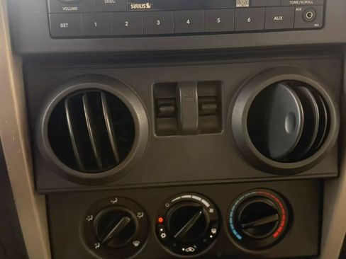 Used 2007 Jeep Wrangler Sahara w/ Dual Top Group AWD/4WD image 16