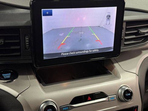 Used 2023 Ford Explorer XLT image 32