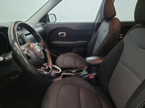 Used 2019 Kia Soul + image 17