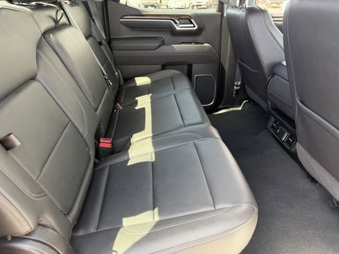 Certified 2025 GMC Sierra 1500 SLT image 13