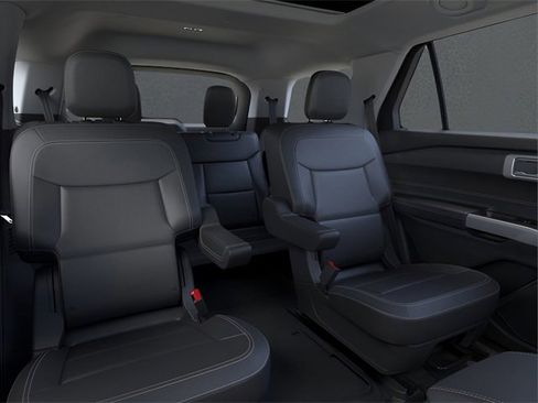 Used 2024 Ford Explorer XLT w/ Equipment Group 202A image 11