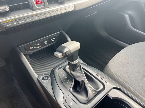 Used 2025 Kia K4 LXS image 40