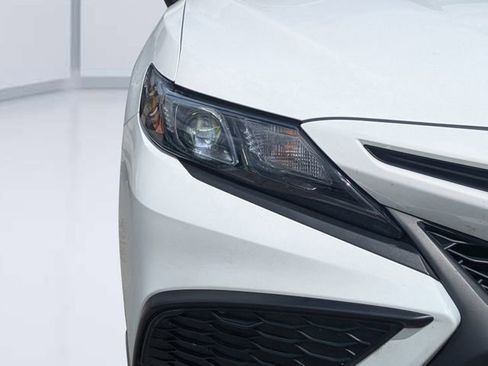 Used 2024 Toyota Camry SE FWD image 9