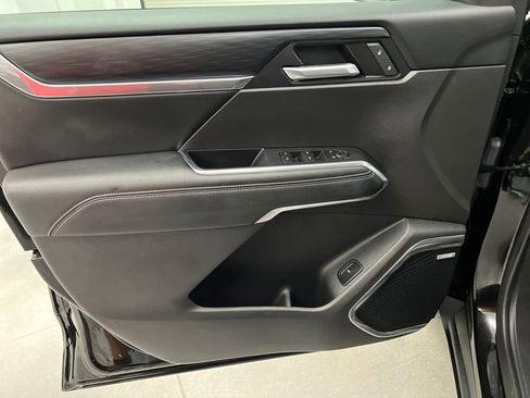 Used 2025 GMC Acadia Elevation image 11