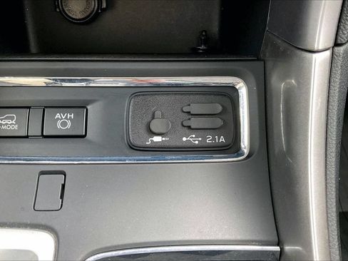 Used 2020 Subaru Ascent Premium w/ Convenience Package AWD/4WD image 16