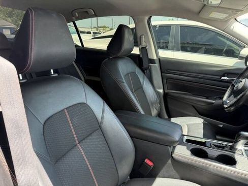 Used 2022 Nissan Altima 2.5 SR FWD image 12