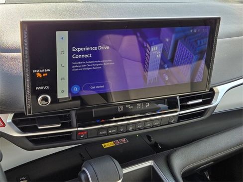 Used 2025 Toyota Sienna XLE image 24