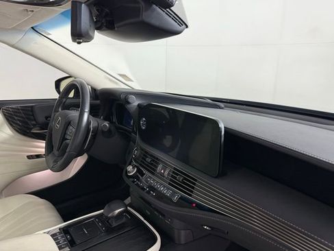 Used 2022 Lexus LS 500 w/ Luxury Package image 34