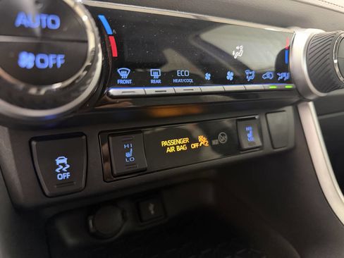 Used 2021 Toyota RAV4 XLE w/ Convenience Package AWD/4WD image 28