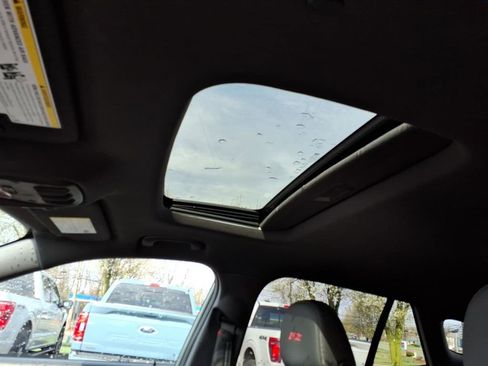 Used 2024 Chevrolet Trax RS w/ Sunroof Package image 11