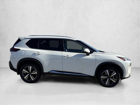 Used 2023 Nissan Rogue SL w/ SL Premium Package FWD image 4