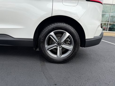 Certified 2024 Ford Edge SEL w/ Convenience Package AWD/4WD image 9