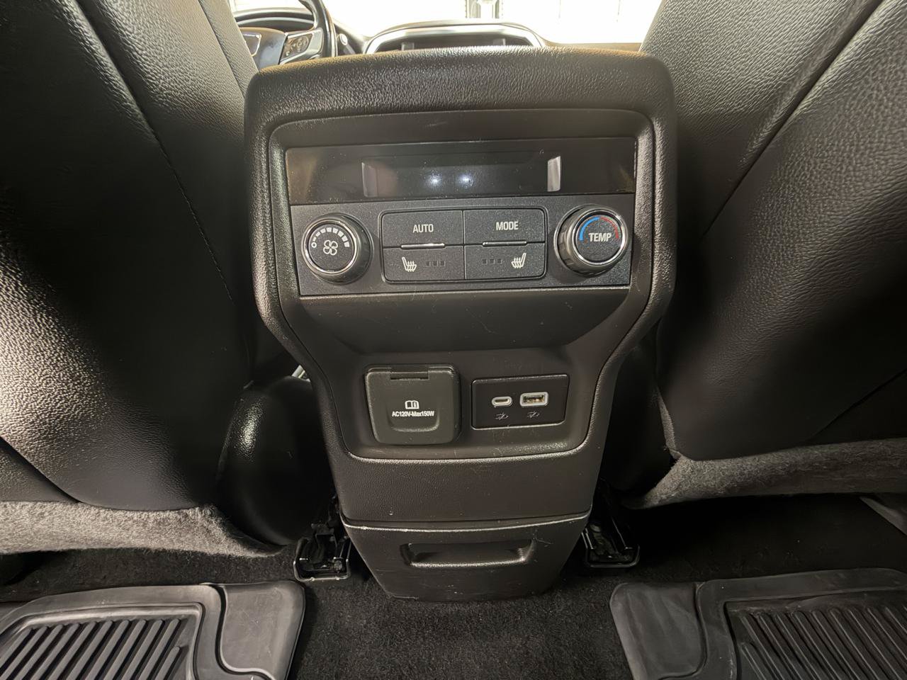 Used 2022 GMC Acadia SLT w/ Technology Package FWD image 26
