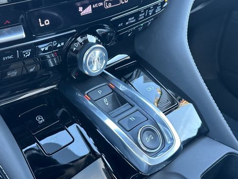 Used 2023 Acura MDX SH-AWD w/ Advance Package image 23