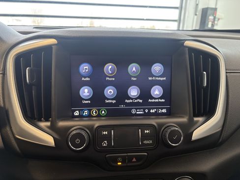 Used 2024 GMC Terrain SLT w/ Infotainment Package II image 12