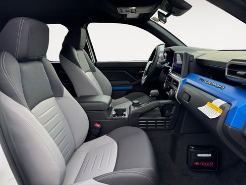 New 2025 Toyota Tacoma TRD Off-Road image 17