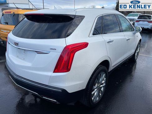 Used 2017 Cadillac XT5 Platinum w/ Driver Assist Package image 4