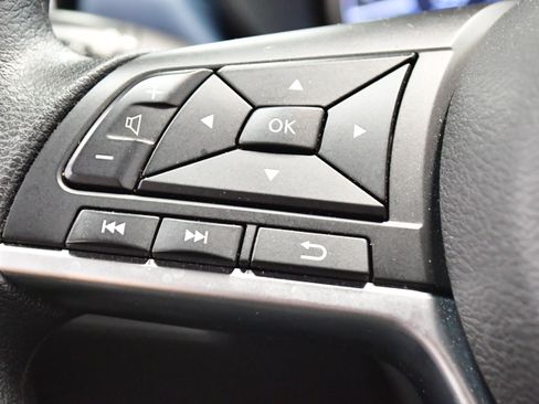 Used 2025 Nissan Versa SV FWD image 21