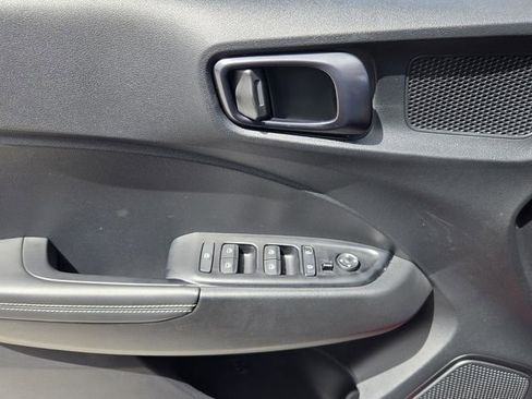 Certified 2025 Hyundai Venue Limited FWD image 25