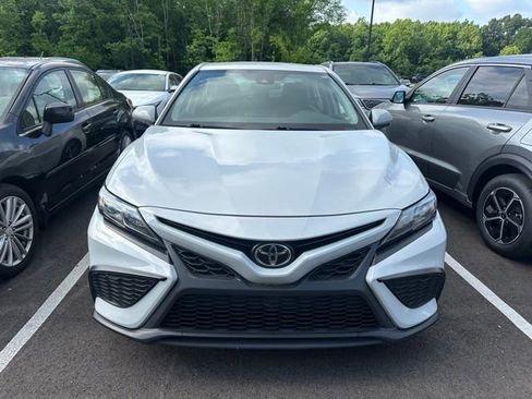 Used 2024 Toyota Camry SE FWD image 2
